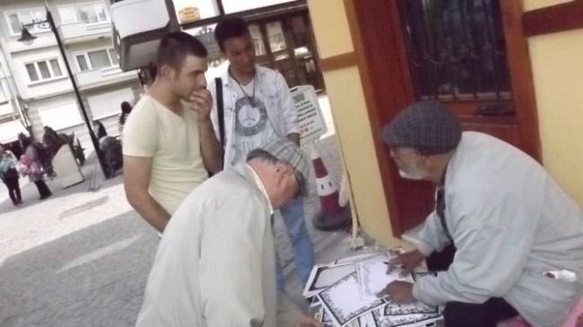 Eskişehir Odunpazarı'nda Hat Sanatıyla İsim Yazımı İlgi Çekiyor