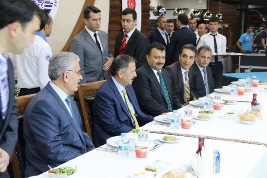 Kayseri'de AK Parti Milletvekili Adayı Özhaseki, Yeni İş Alanlarının Açılmasına Yönelik Projeleri Tanıttı