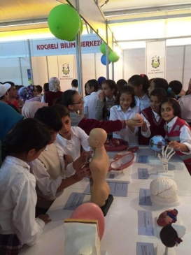 Kocaeli Bilim Merkezi, Malatya'daki Bilim ve Çocuk Şenliği'nde Ziyaretçileri Ağırladı