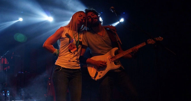 Zeynep Casalini, Kuşadası'nda Göz Dolduran Bir Konser Verdi