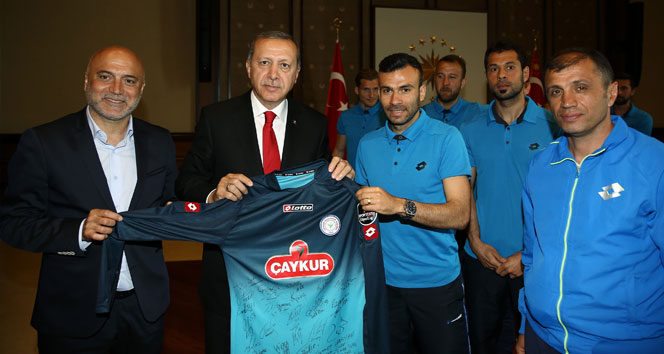 Cumhurbaşkanı Erdoğan, Çaykur Rizespor'u Kabul Etti
