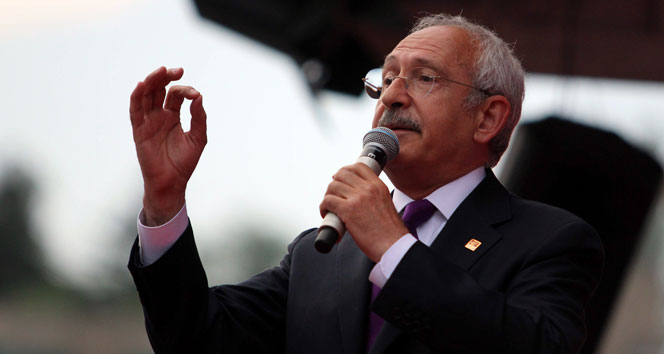 Kemal Kılıçdaroğlu, Elmadağ'da yaptığı açıklamada emeklilere Ramazan Bayramı'nda iki maaş ikramiye vereceklerini duyurdu.