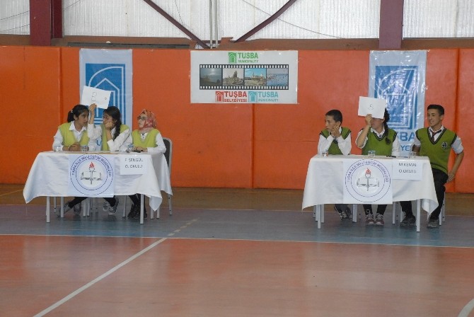 Tuşba'da Ortaokullar Arası Bilgi Yarışması Gerçekleştirildi