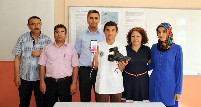 Mersin Erdemli'deki Öğrenci, Botuyla Telefonunu Şarj Ediyor