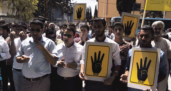 Reyhanlı'da Mursi ve 106 Kişinin İdam Kararına Karşı Eylem Düzenlendi