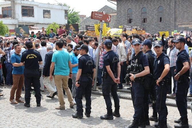Diyarbakır'da Özgür-Der Üyeleri Protesto Gösterisinde Polisten Müdahale Yaşandı