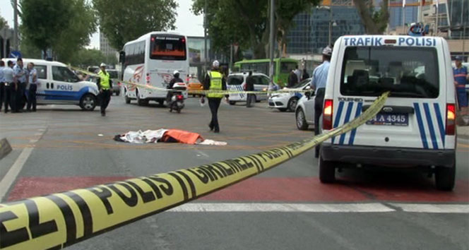 Beşiktaş'ta Karşıdan Karşıya Geçen Yayaya Otomobil Çarptı, 25 Yaşındaki Mustafa Yaşaroğlu Hayatını Kaybetti