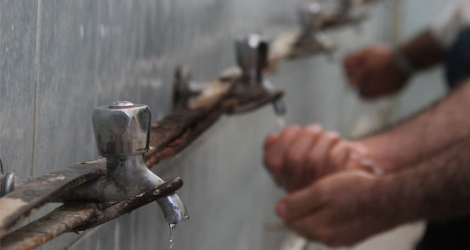 Adana Yüreğir'de Cami İmamı Musluk Hırsızlığı İçin Demir Kilit Yaptırdı