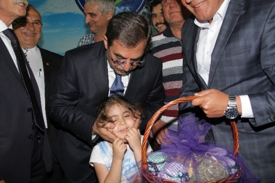 İstanbul Eyüp'te Kastamonu Günleri'ni Ziyaret Eden Bakan Güllüce, Esnaflarla Bir Araya Geldi