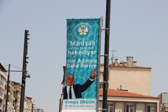 Manisa'da Özdağ, MHP'li Başkan Ergün'ü Saddam'a Benzetti