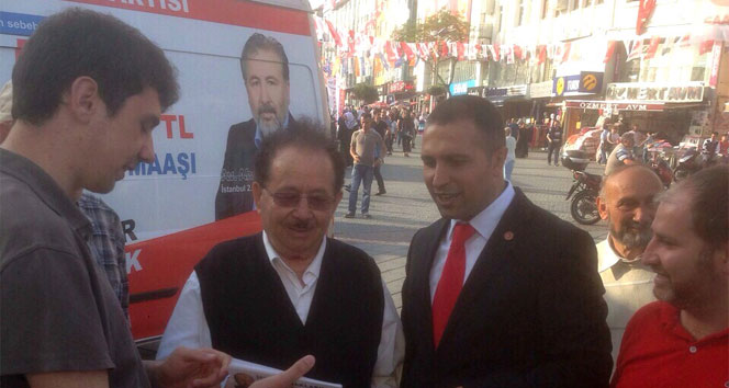 Esenler'deki BTP Standını Ziyaret Eden Zekeriya Beyaz, Haydar Baş'ı Destekledi