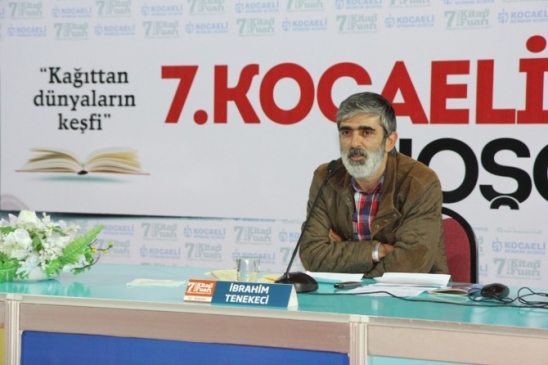 Kocaeli'de Şair İbrahim Tenekeci, Kitap Fuarı'nda Okurlarıyla Söyleşi Gerçekleştirdi