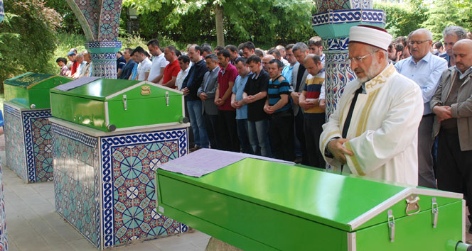 Tokat Erbaa'da Trafik Kazasında Hayatını Kaybeden İkiz Bebekler ve Dedeleri Toprağa Verildi