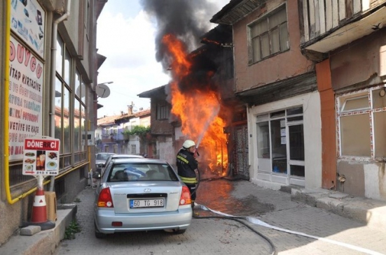 Tokat Merkez'de Ahşap Evde Çıkan Yangında Maddi Hasar Oluştu