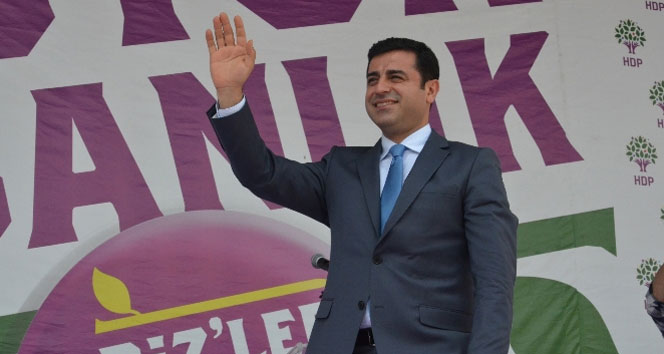 İzmir Gündoğdu Meydanı'nda Selahattin Demirtaş'ın Katıldığı Miting Gerçekleşti