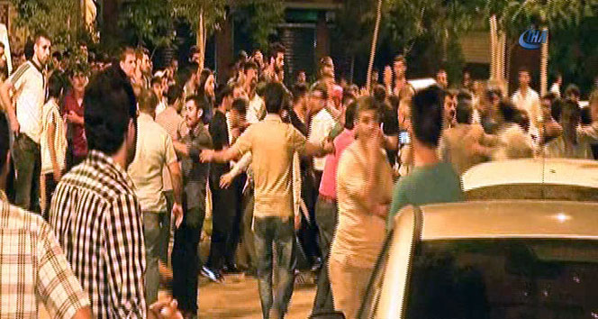 Diyarbakır Bağlar'da Broşür Asma İzni İsteyen Gençler Kavga Etti