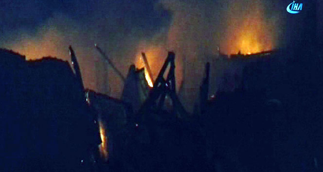 Çorum Oğuzlar Cevizli Köyü'nde Çıkan Yangında Eşya ve Hayvanlar Zarar Gördü