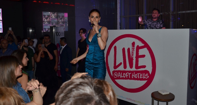 Bursa Aloft'ta Ayşe Hatun Önal ile Eğlenceli Bir Gece Yaşandı