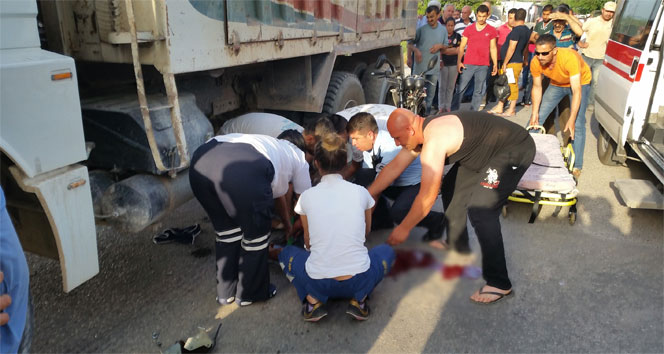 Kumluca'da Motosiklet Hafriyat Kamyonunun Altına Girdi, 1 Yaralı