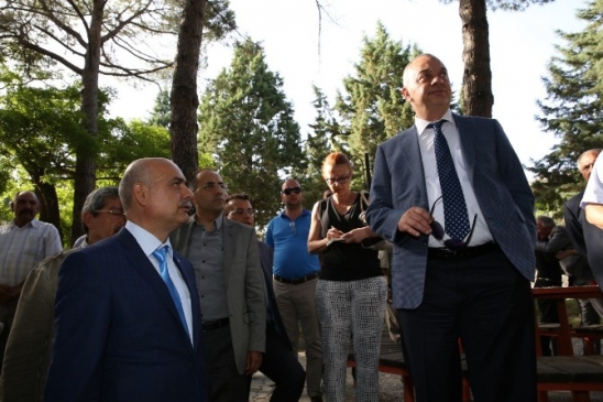 Manisa Demirci'de Muhsin Yazıcıoğlu Parkı Büyükşehir Belediyesi İle Yeniden Yapılacak