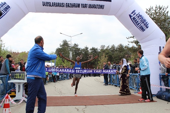 Erzurum'da düzenlenen 1. Uluslararası Yarı Maratonda Etiyopyalı atletler birincilik elde etti
