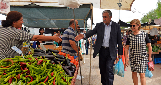 KKTC Cumhurbaşkanı Mustafa Akıncı, Lefkoşa'da Pazar Ziyareti Gerçekleştirdi