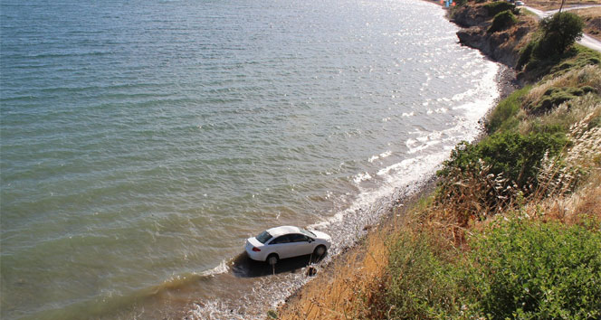 İzmir Foça'da Alkollü Kadının Kullandığı Araç Deniz Uçtu