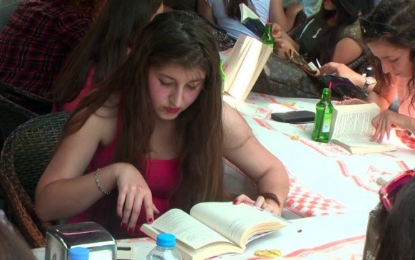 Düzce'de Öğrenciler, "Kitabını Al Gel" Etkinliği ile Kitap Okudu