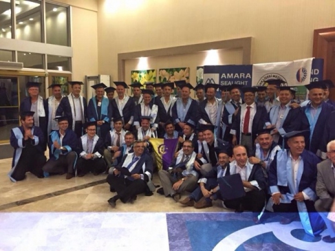 İzmir Atatürk Lisesi 85 Mezunları 30 Yıl Sonra Kep Giydi