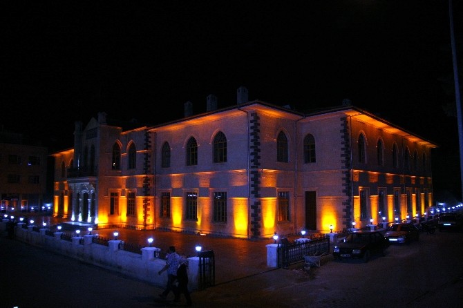 Kilis Merkez'de Yer Alan Tarihi Hükümet Konağı Yeniden Valilik Olarak Kullanılmaya Başladı