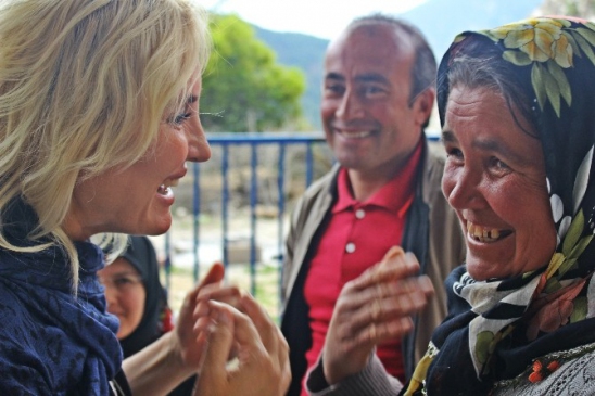 Kumluca Büyükalan Köyü'nde CHP Adayı Figen Çalıkuşu'na Şikayetler İletildi