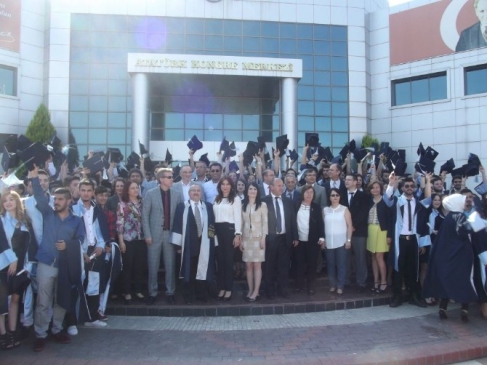 Aydın Adnan Menderes Üniversitesi'nde Mezuniyet Töreni Gerçekleştirildi