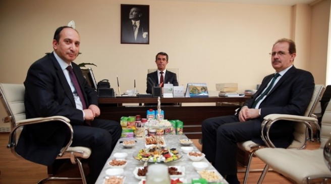 Bayburt Üniversitesi'nde Rektör Coşkun, Yeni Doçent ve Yardımcı Doçentleri Ziyaret Etti