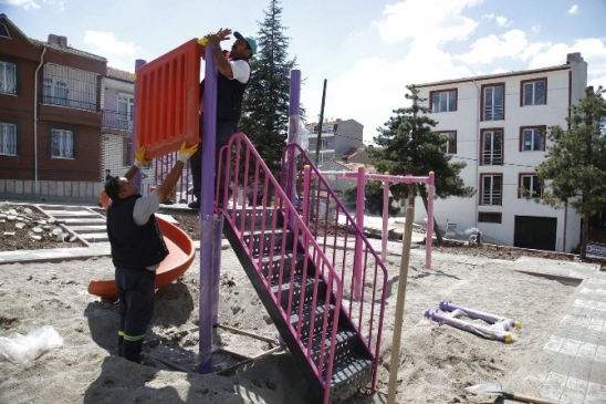 Eskişehir Odunpazarı'nda Parkların Yenilenmesi ve Yeni Park Yapımı Devam Ediyor