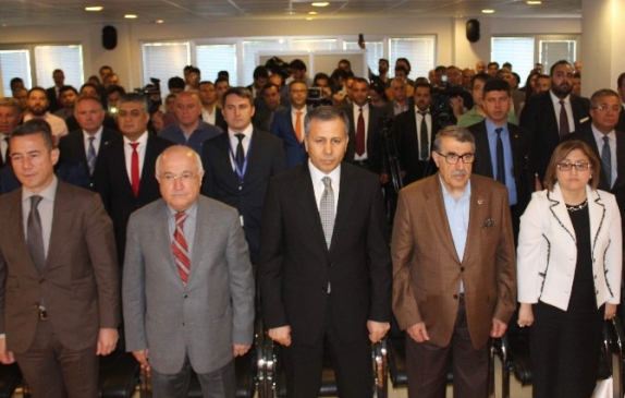 Gaziantep'te Domotex Turkey Halı Fuarı, TBMM Başkanı Cemil Çiçek'in katılımıyla açıldı.