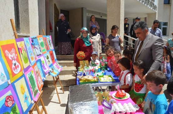 Konya Ereğli'de Namık Kemal İlkokulu Anasınıfı Öğrencileri Resim Sergisi Düzenledi