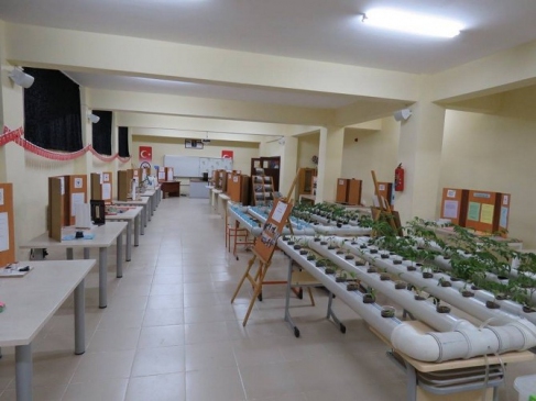 Afyonkarahisar Bolvadin'de "Bilim Fuarı" Öğrenciler Tarafından Açıldı