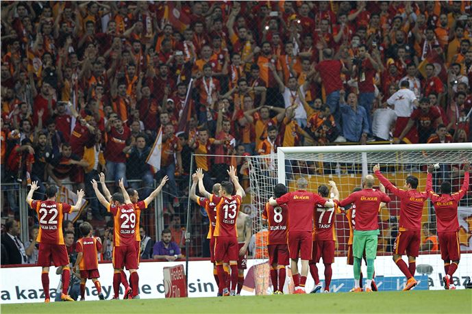 İstanbul Galatasaray, Beşiktaş'ı 2-0'la Geçti