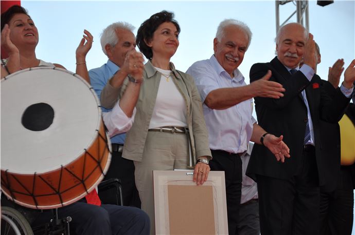 Antalya'da Vatan Partisi Genel Başkanı Doğu Perinçek, Adana'daki mitingde önemli açıklamalarda bulundu.