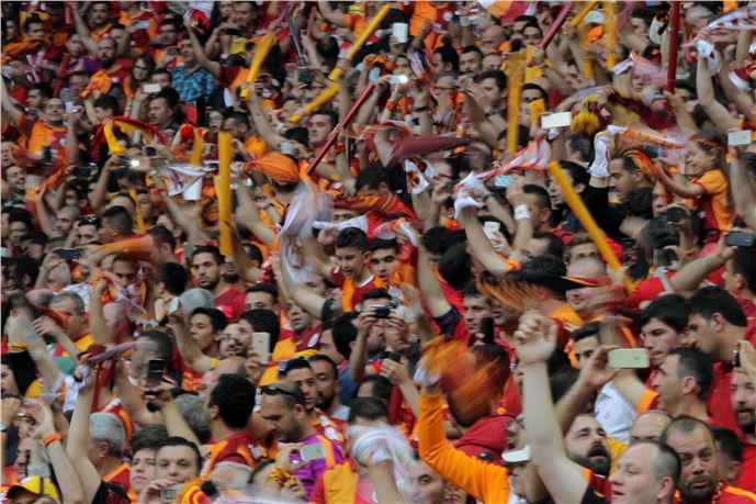 İstanbul'da Galatasaray, Beşiktaş'ı 1-0 ile Geçti, İlk Yarı Sonucu