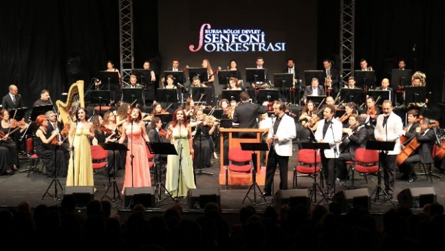 Bursa'da 54. Uluslararası Festival Coşkuyla Açıldı