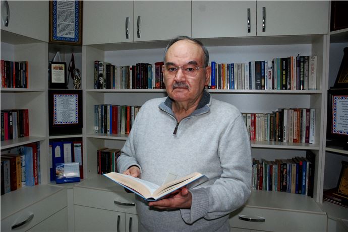 İzmir'de Burhan Özfatura, Diyanet Başkanı Görmez'in İstifa Etmesi Gerektiğini Açıkladı