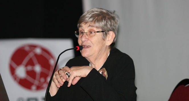 İstanbul'da Canan Karatay, Sağlıklı Beslenme ve İlaçların Gereksizliği Üzerine Açıklamalarda Bulundu