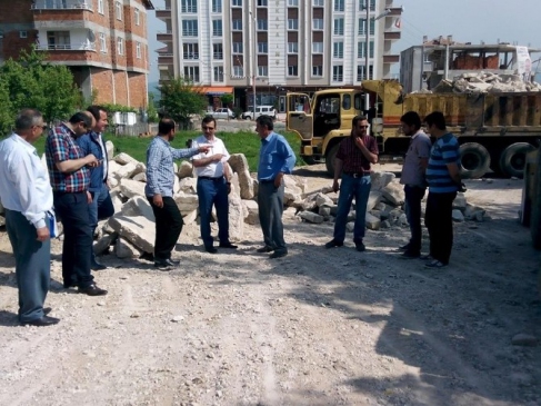 Kavak'ta Başkan İbrahim Sarıcaoğlu, Rıdvan Çelikel Caddesi'nde Yol Çalışmalarını İnceledi