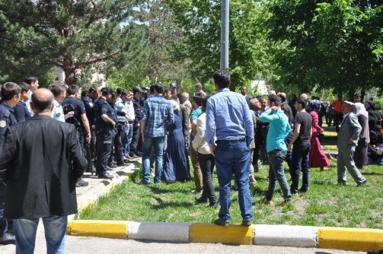 Muş Merkez'de Boşanma Davası Nedeniyle Çıkan Kavgada 8 Kişi Yaralandı