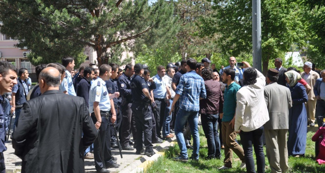 Muş Merkez'de Boşanma Davası Nedeniyle Çıkan Kavgada 8 Kişi Yaralandı