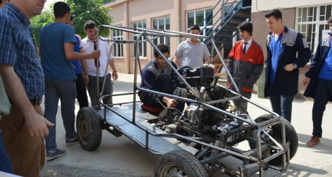 Bursa Orhangazi'deki Öğrenciler, Hurda Parçalarla Yerli Araç Üretti