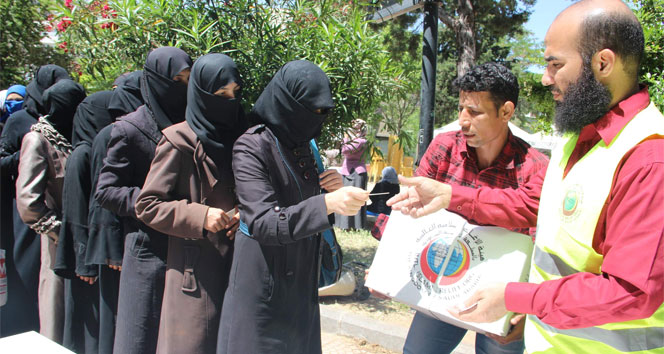 Gaziantep'te 4 Bin Suriyeli Aileye Gıda ve Sandalye Yardımı Yapılıyor