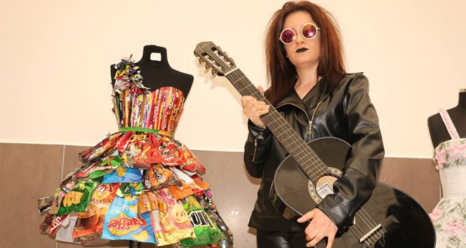 Amasya'da Öğrenciler Atık Malzemelerle Elbise Tasarladı