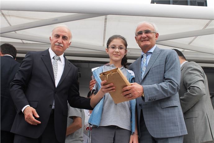 Samsun Asarcık'ta Eğitim Şenliğinde 41 Başarılı Öğrenciye Tablet Hediye Edildi